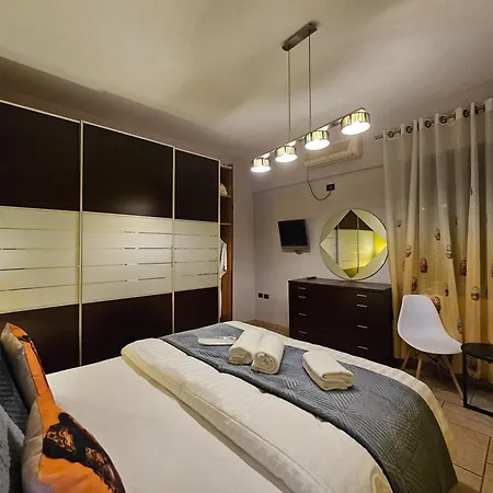 Center Easy تيرانا